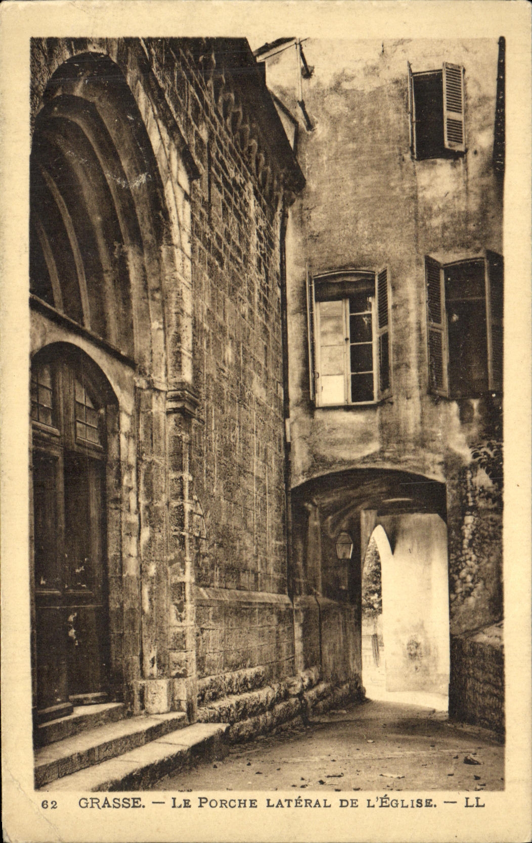 CPA Grasse Le Porche Lateral De L Eglise