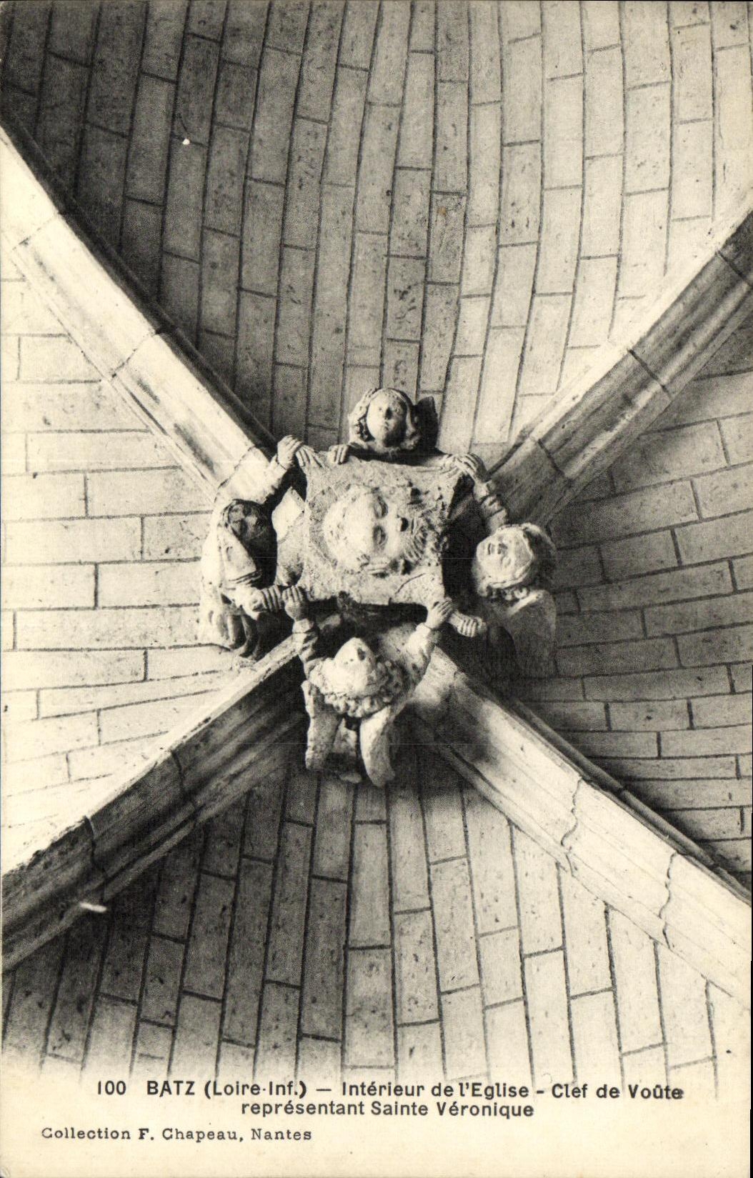 CPA Batz Loire interieur de L Eglise Clef de voute representant Sainte Veronique