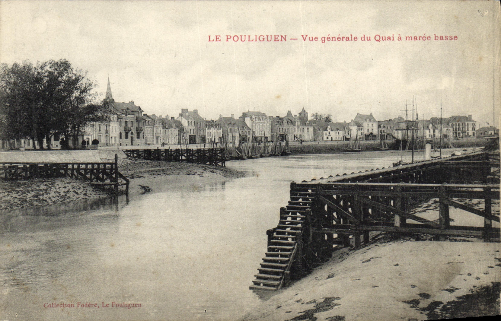 CPA Le Pouliguen Vue generale du quai a maree basse