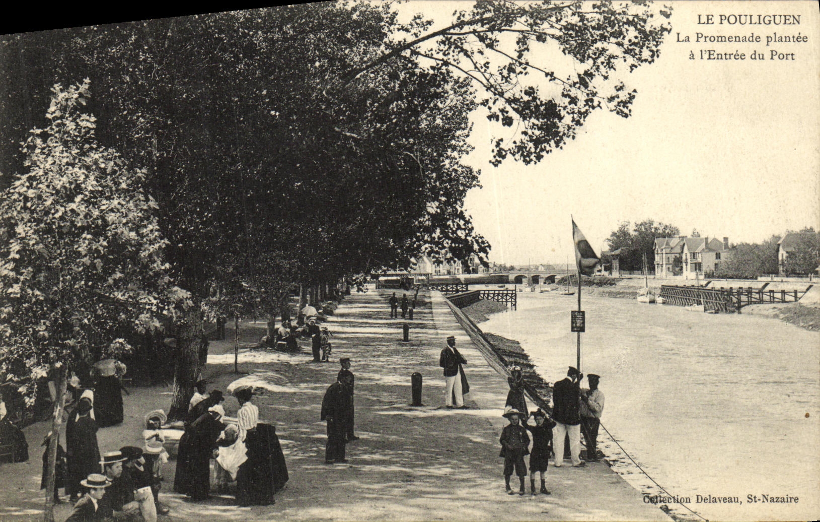 CPA Le Pouliguen La promenade plantee a l entree du port