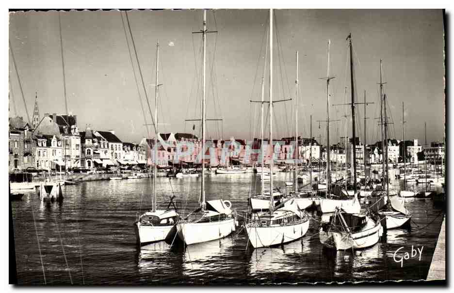 CPM Le Pouliguen Vue D Ensemble du port Bateaux