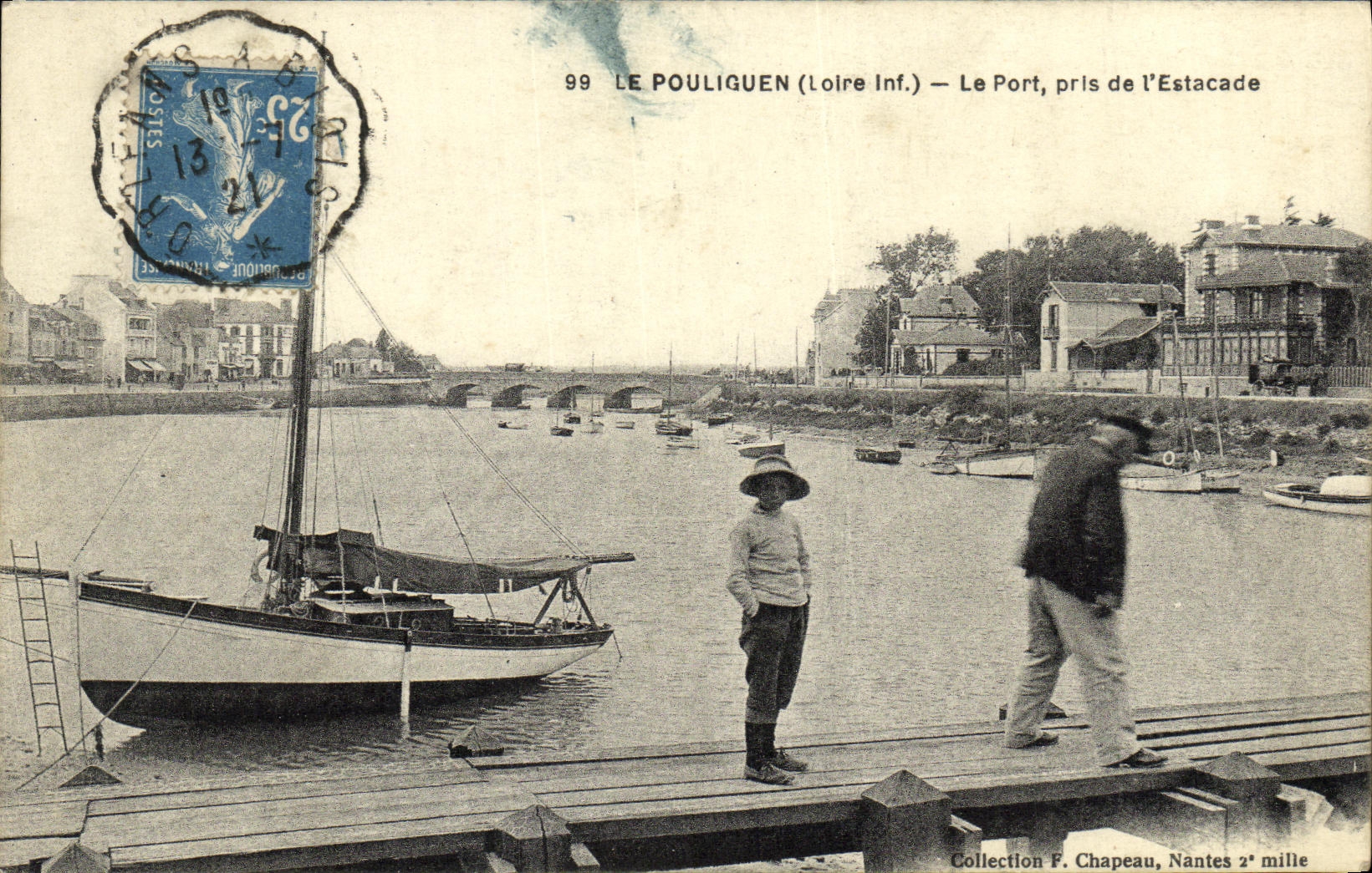 CPA Le Pouliguen Le port pris de l estacade Bateau Enfant