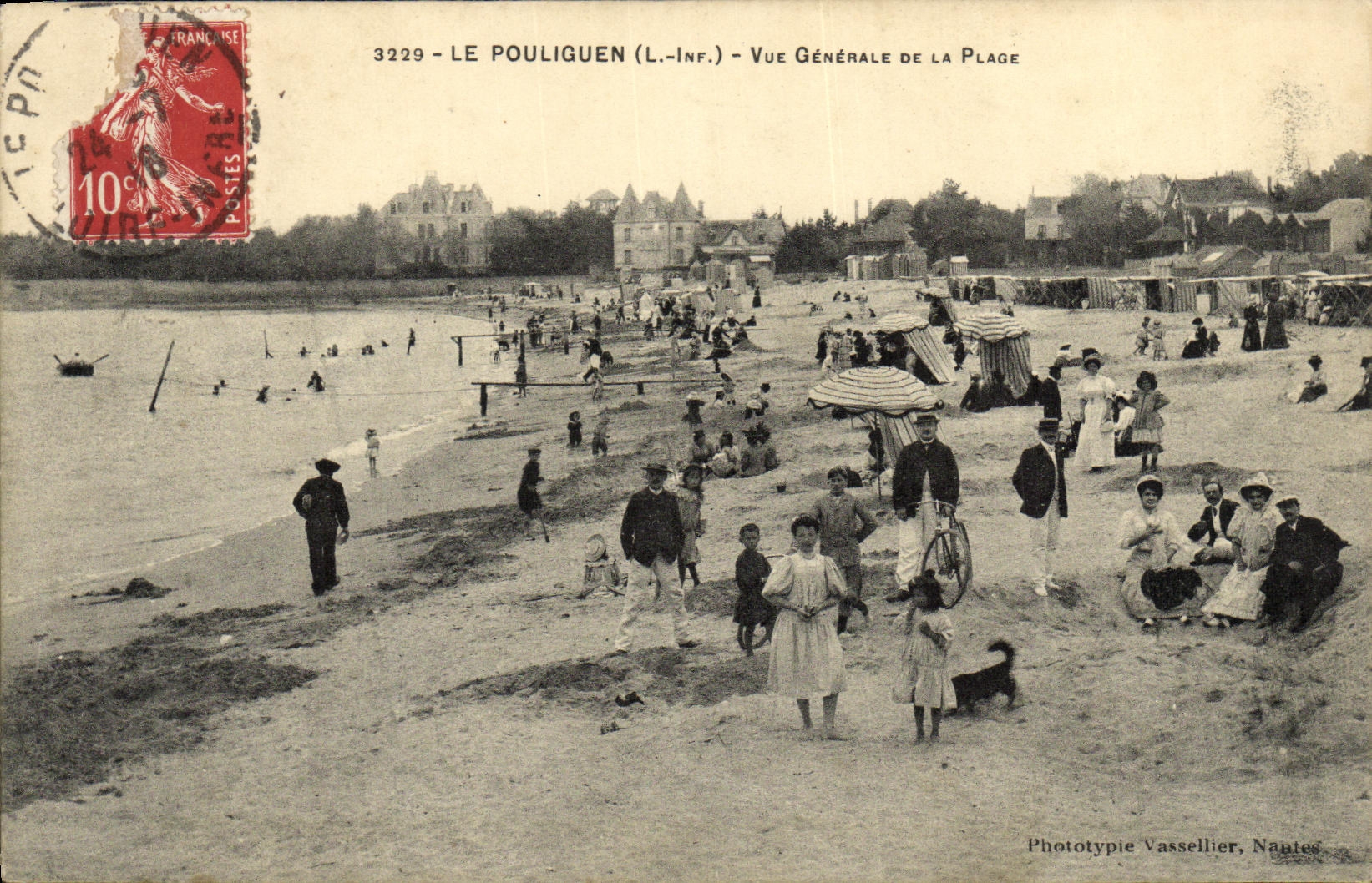 CPA Le Pouliguen Vue Generale et la plage