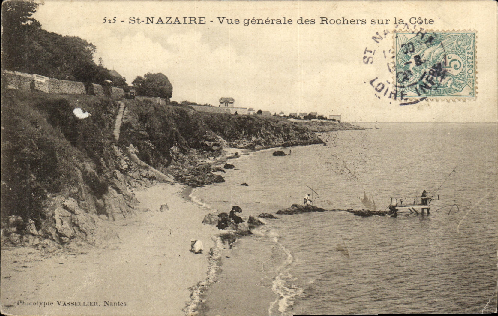 CPA St Nazaire Vue Generale des rochers sur la cote Pecheur