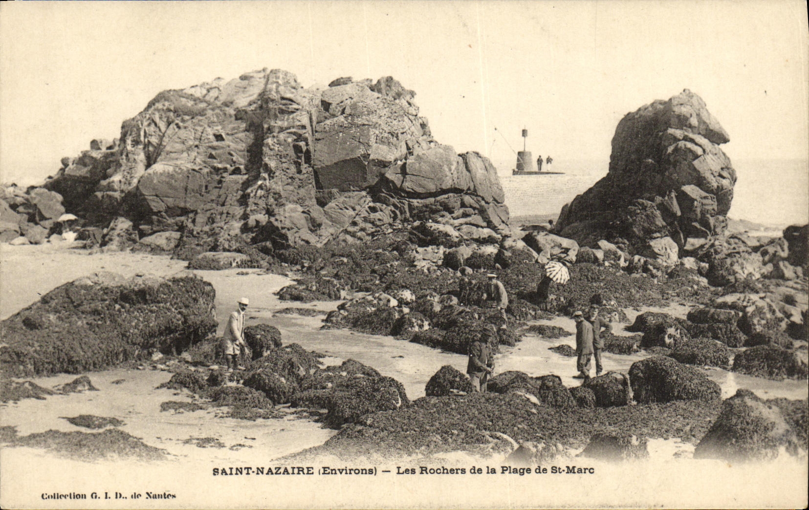 CPA St Nazaire Les Rochers de la Plage de St Marc