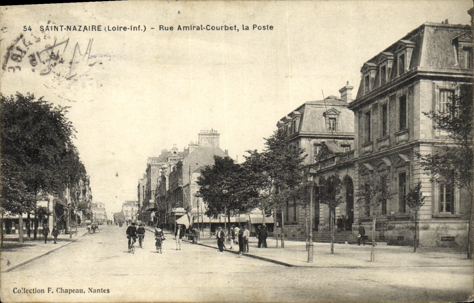 CPA St Nazaire Rue Amiral Courbet La poste