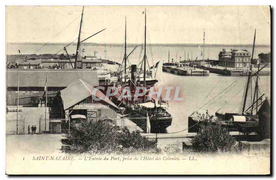 CPA St Nazaire L Entree du port prise de l hotel des colonies 