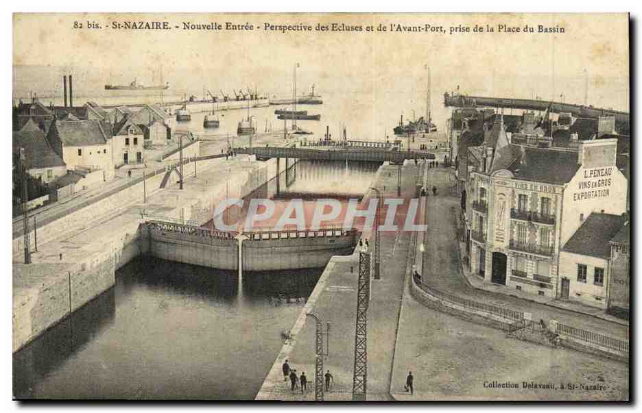CPA St Nazaire Nouvelle Entree Perspective des ecluses et de l avant port prise de la place du bassin 