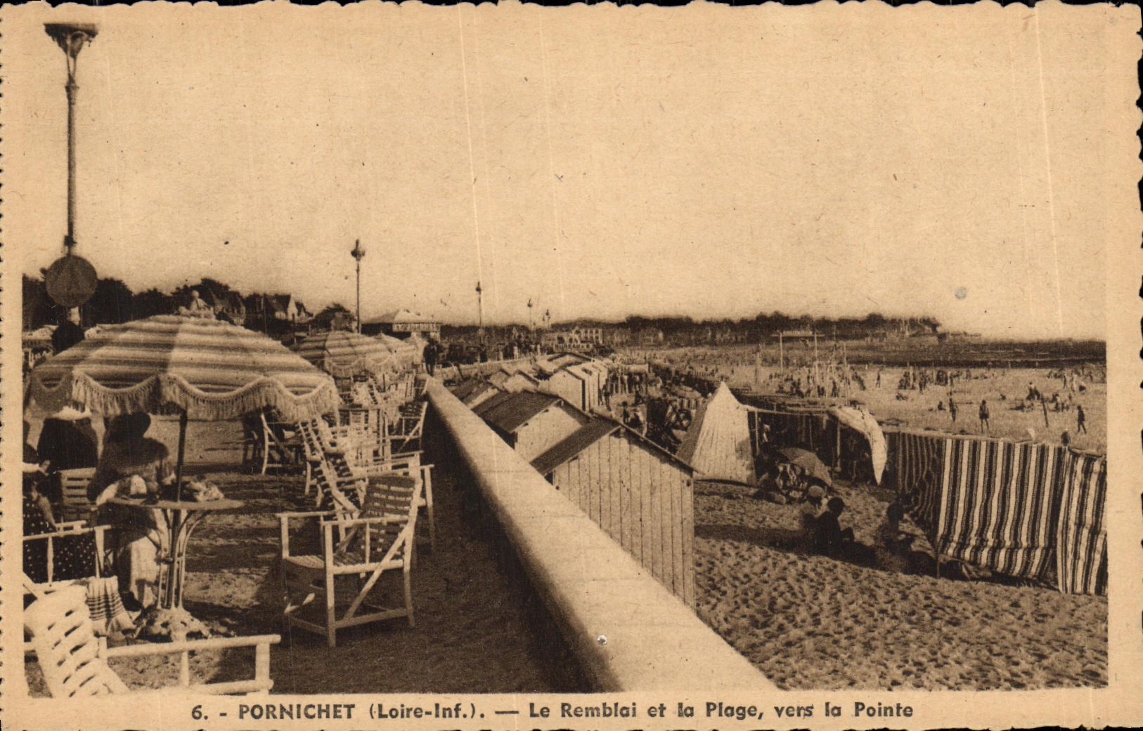 CPA Pornichet Le Remblai et la Plage vers la Pointe