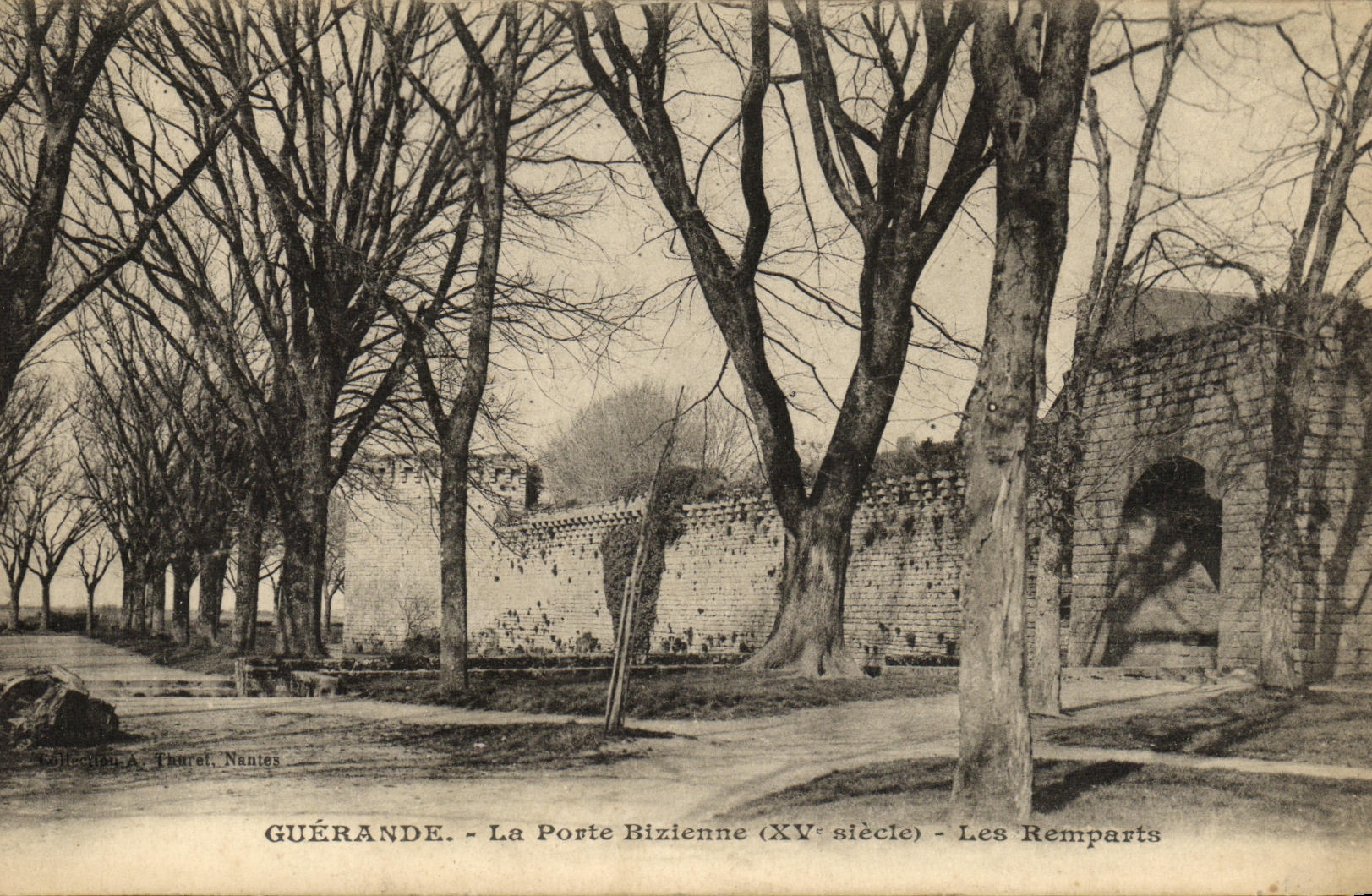 CPA Guerande La Porte Bizienne Les remparts