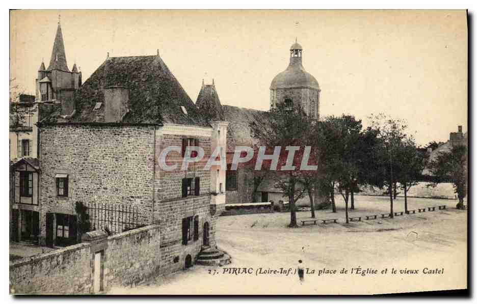 CPA Piriac La Place de L Eglise et le vieux castel