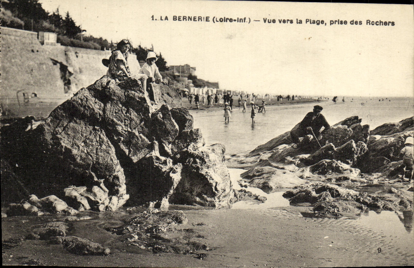 CPA Bernerie Vue vers la Plage prise des rochers Enfants