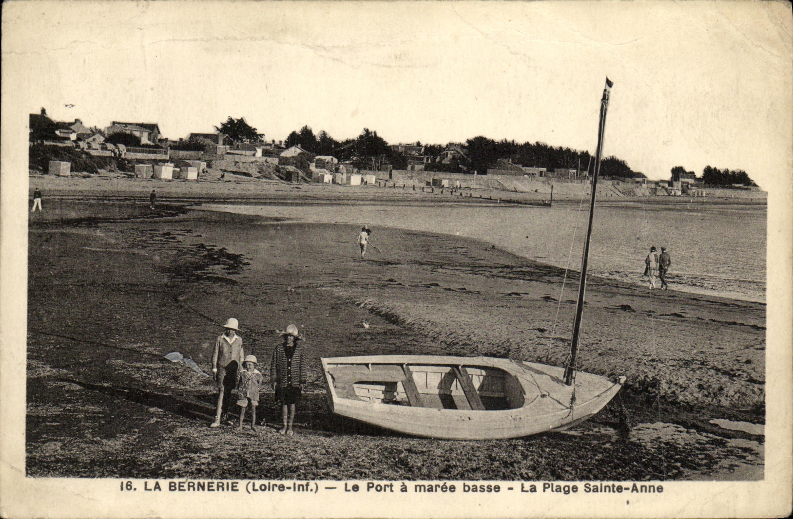 La Bernerie (Loire-Inf.) — Le Port à marée basse — La Plage Sainte-Anne