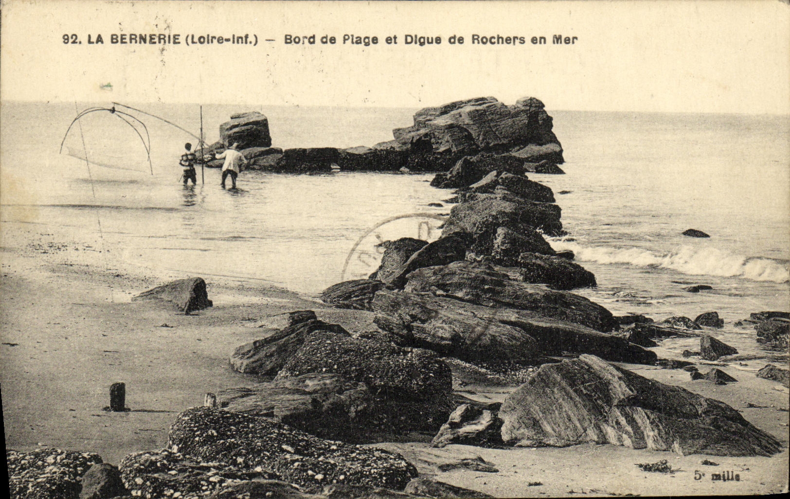 CPA La Bernerie Bord de Plage et Digue de rochers en mer Peche Pecheurs