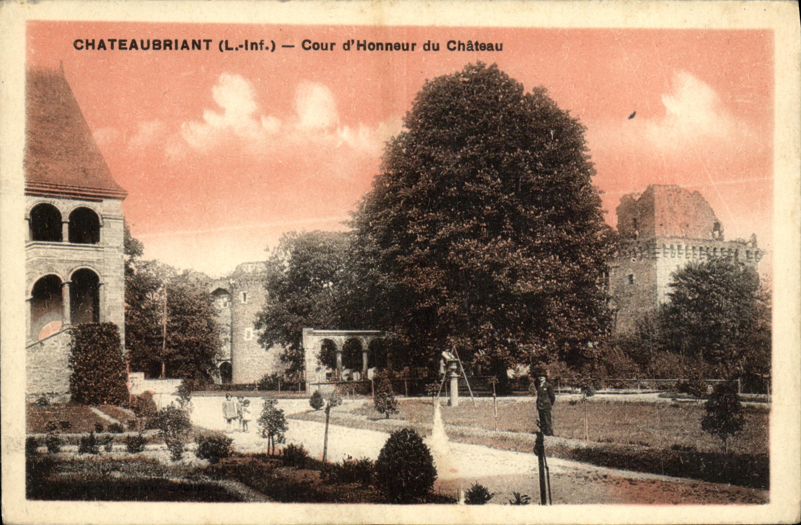 CPA Chateaubriant Cour d honneur du chateau