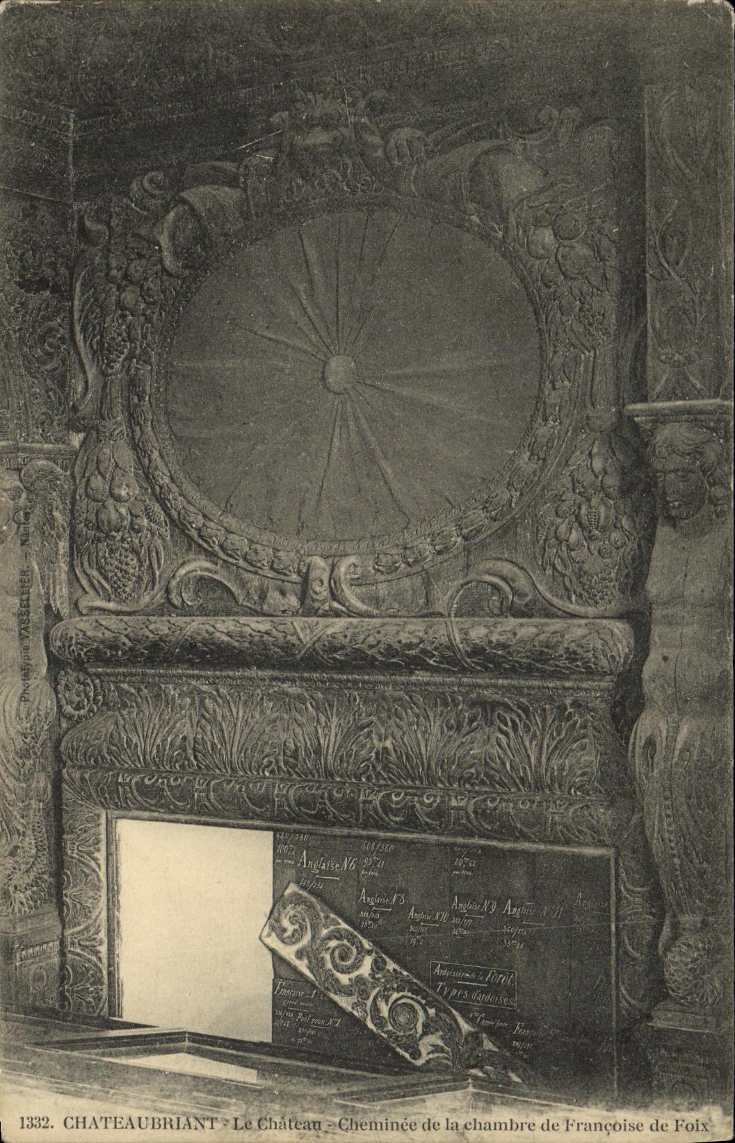 CPA Chateaubriant Le cateau Cheminee de la chambre de Francoise de Foix