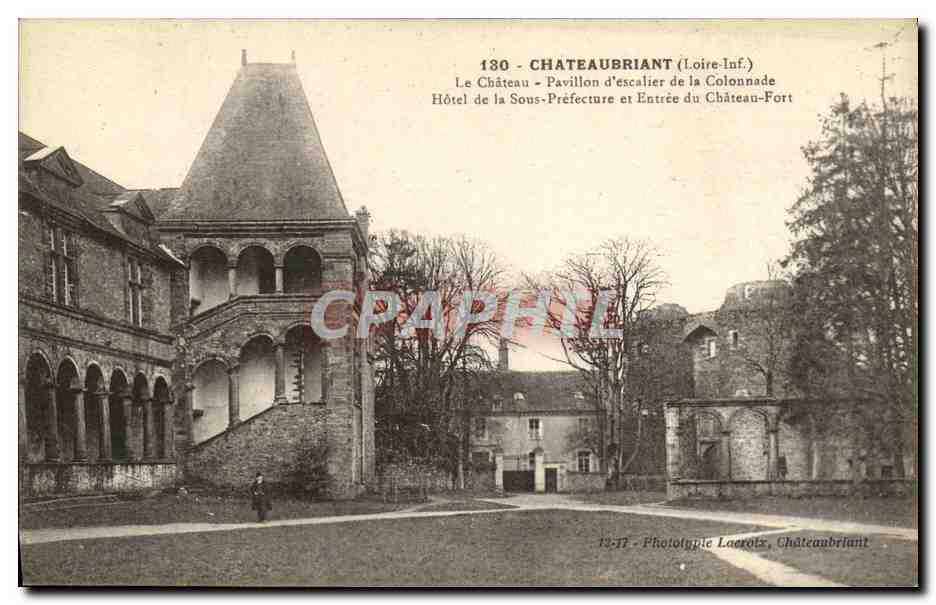 CPA Chateaubriant Le Chateau Pavillon d escalier de la colonnade Hotel de la sous prefecture ety entree du chateau fort