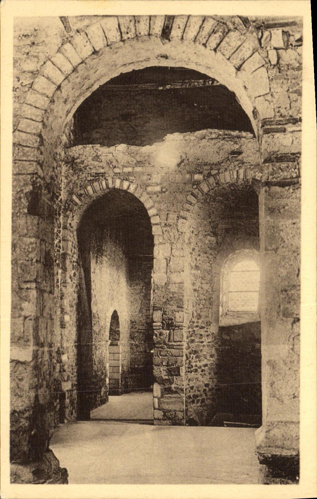 CPA St Philbert de Grand Lieu Eglise abbatiale carolingienne Amorce du deambulatoire cote sud