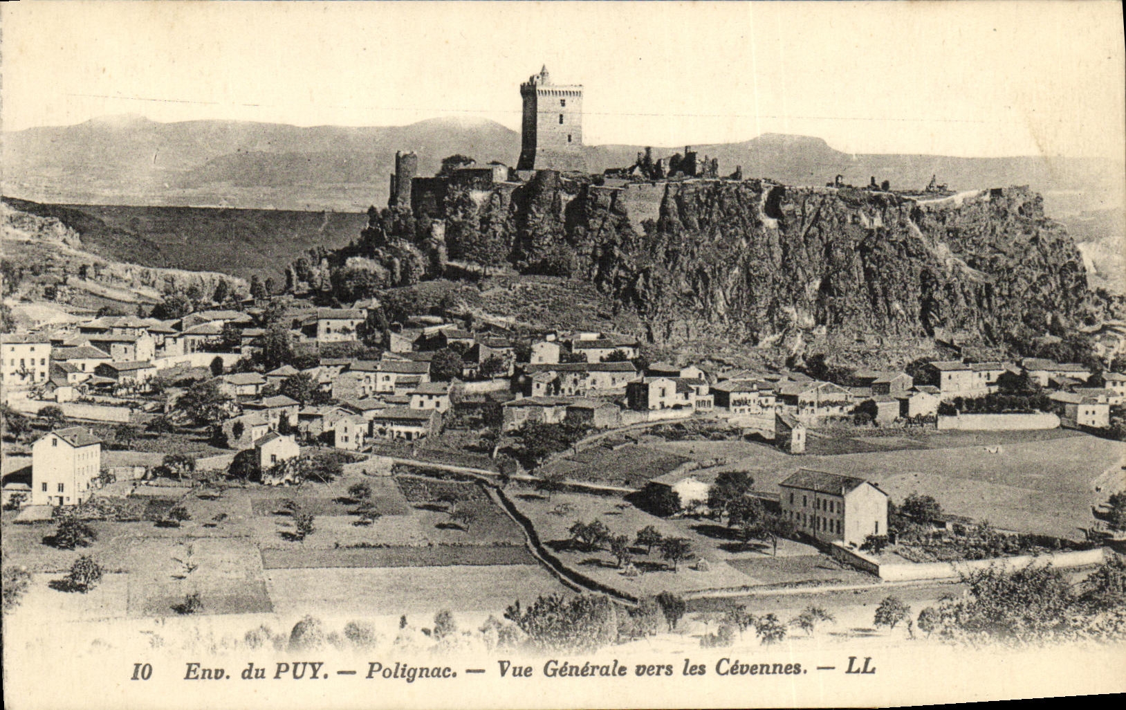 CPA Env du Puy Polignac Vue generale prise des Cevennes