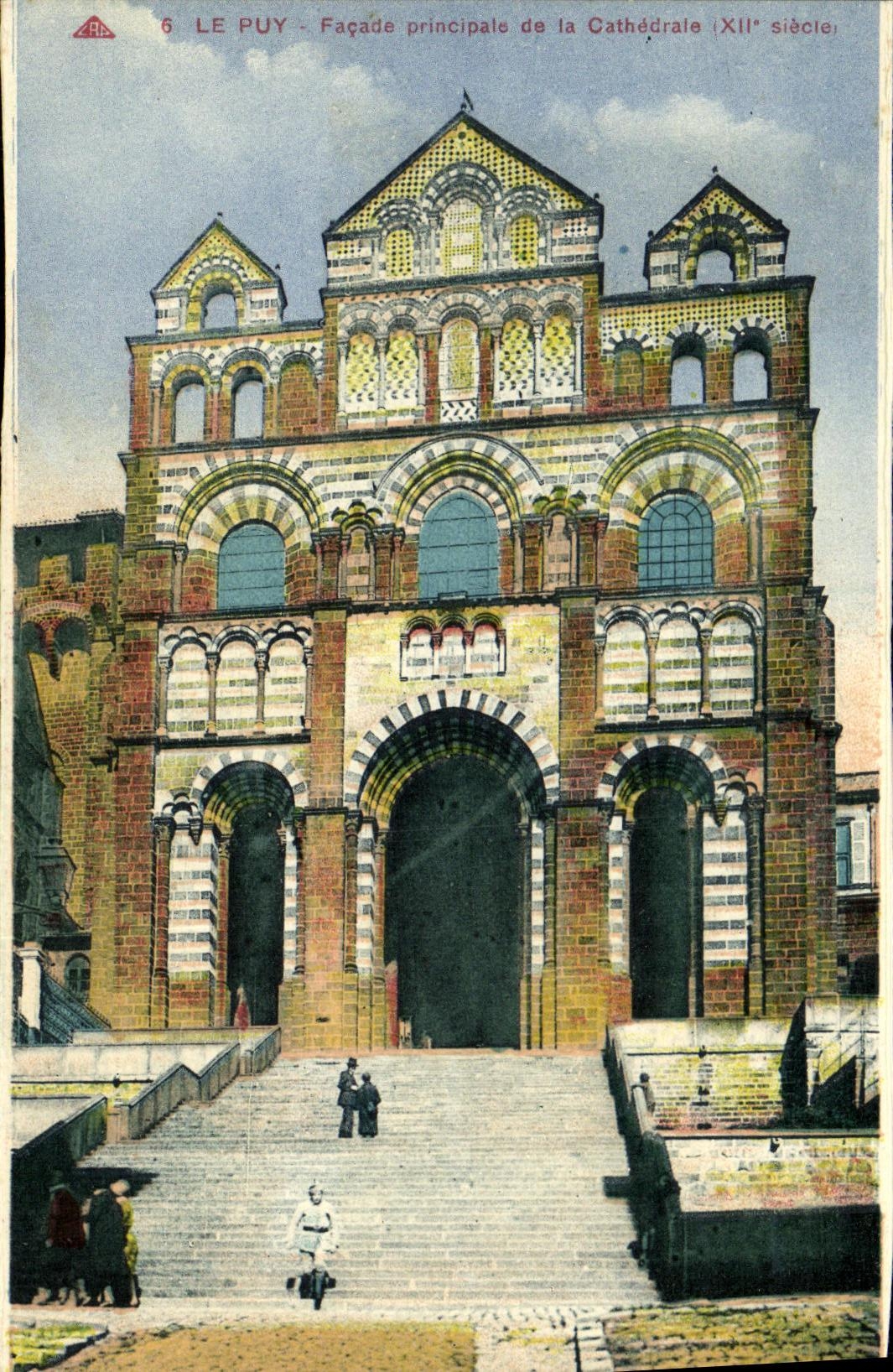 CPA LE Puy Facade principale de la cathedrale