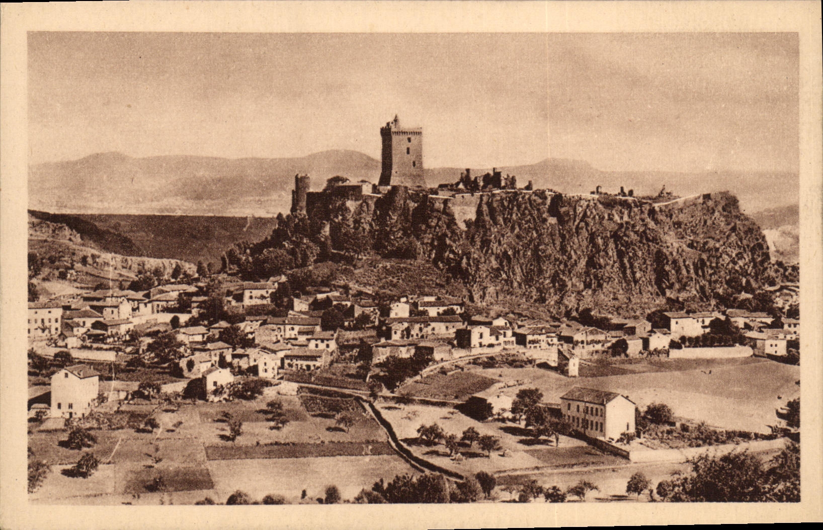 CPA Env du Puy Polignac Vue generale vers les Cevennes