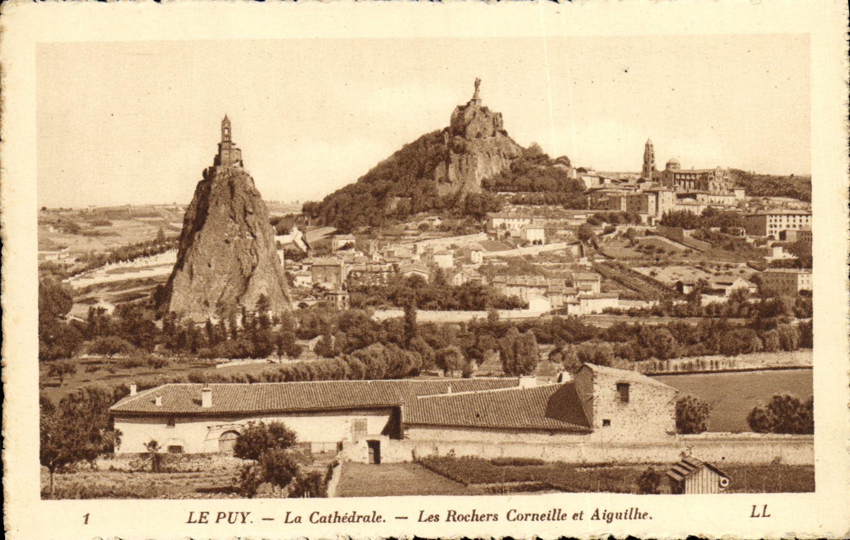 CPA Le Puy La Cathedrale Les rochers Corneille et Aiguilhe
