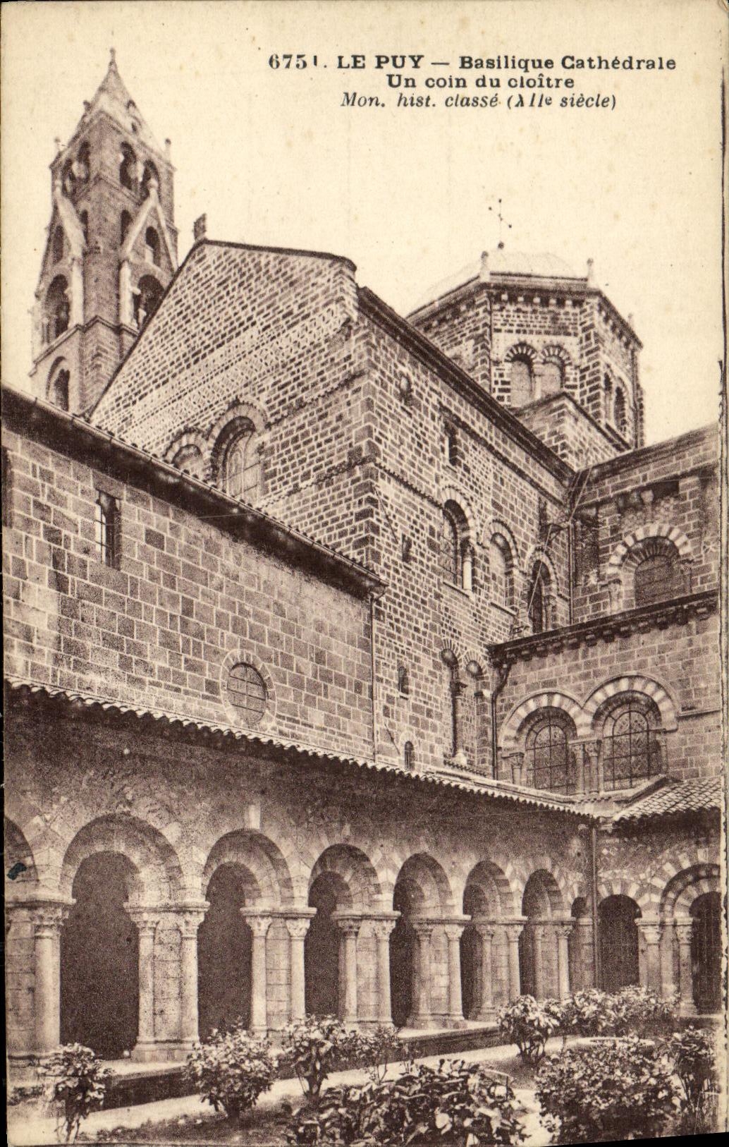 CPA Le Puy Basilique Cathedrale Un coin du cloitre