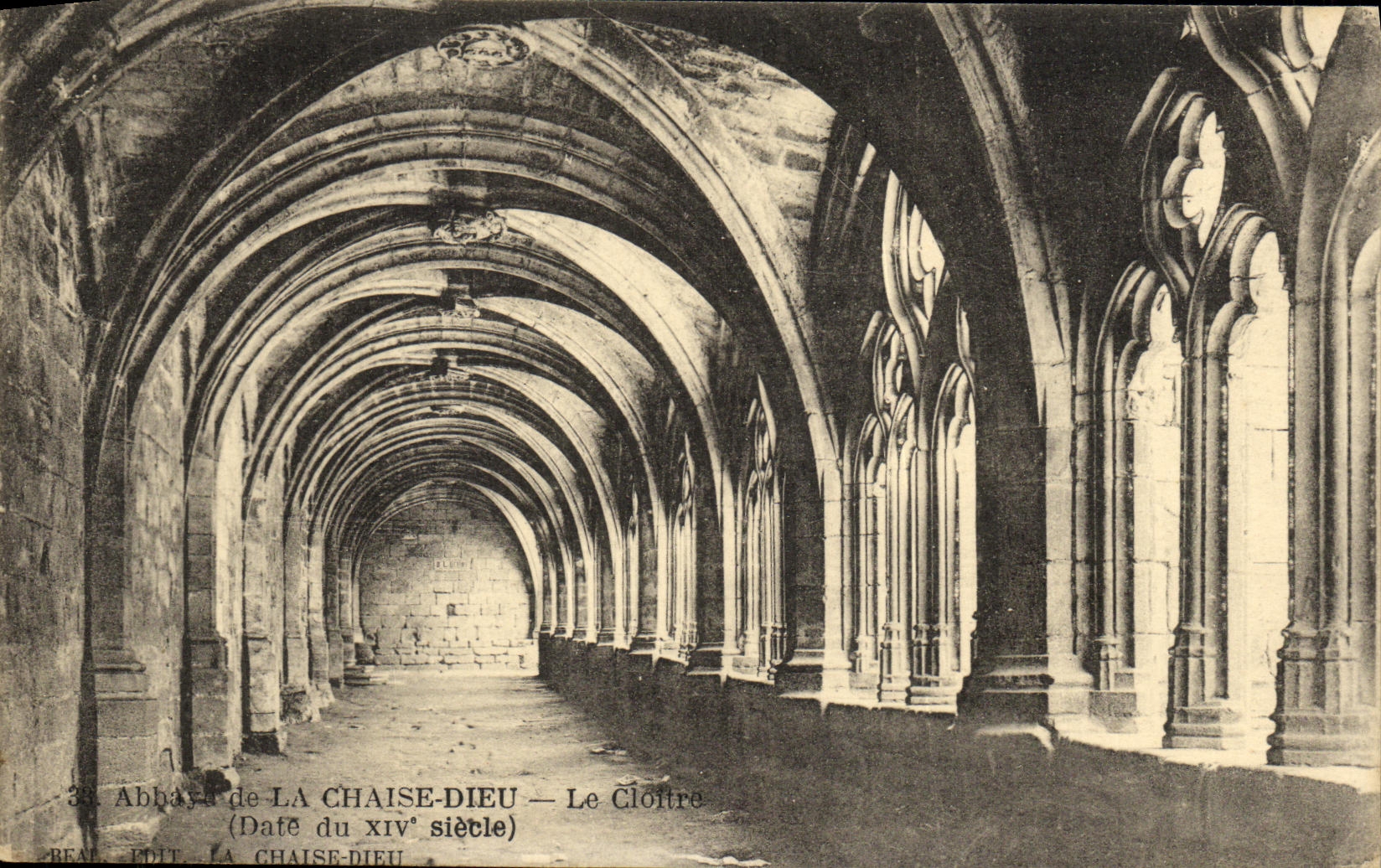 Abbaye de La Chaise-Dieu — Le Cloître — Date du XIVe siècle - Anverso