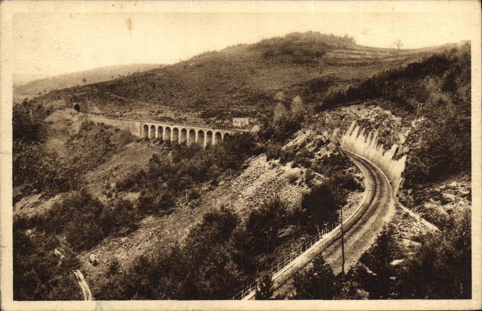 CPA Ligne d Ambert a La Chaise Dieu La tranchee et le viaduc de Mayres