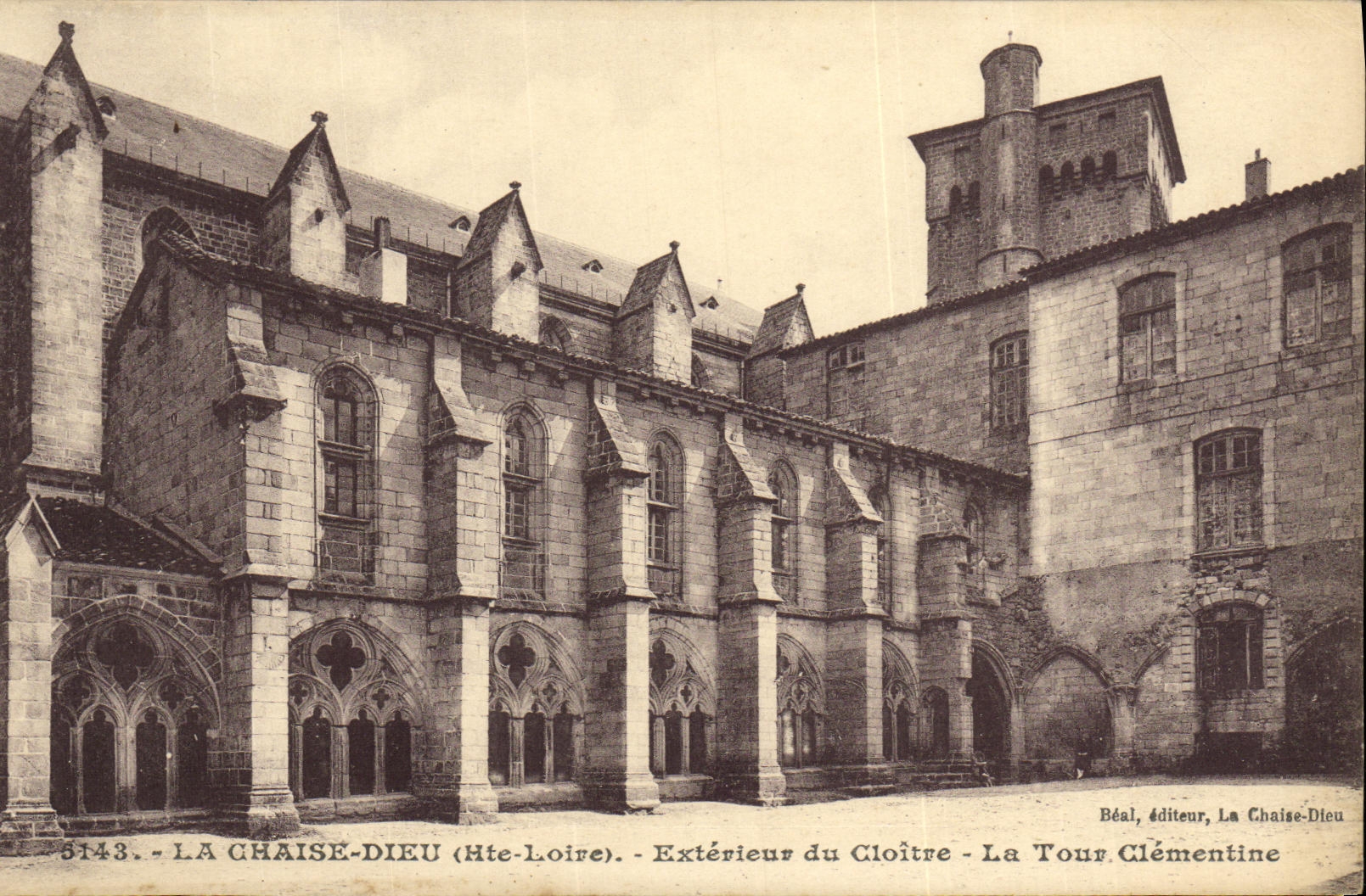 CPA La Chaise Dieu Exterieur du Cloitre La Tour Clementine