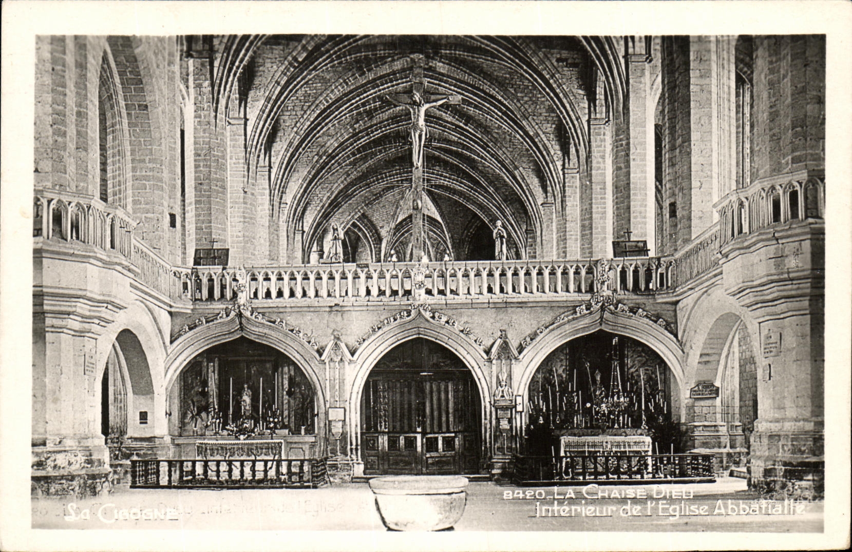 CPA La Chaise Dieu Interieur de l eglise abbatiale