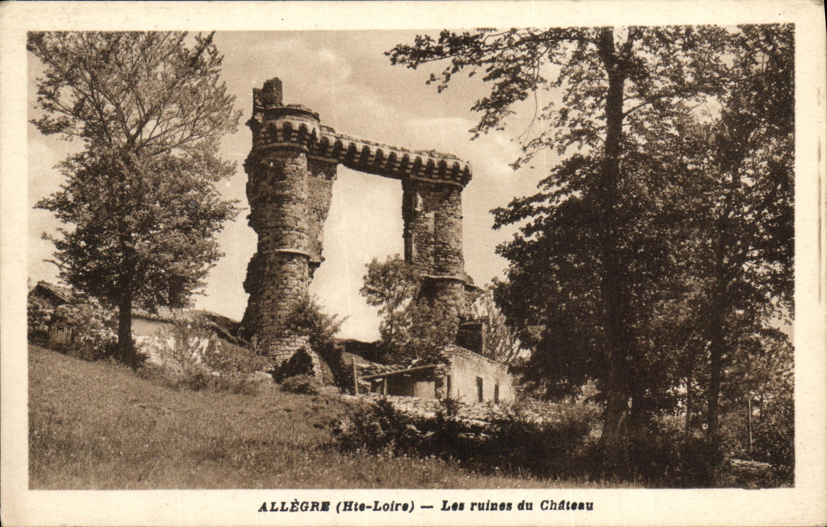 CPA Allegre Les Ruines du chateau