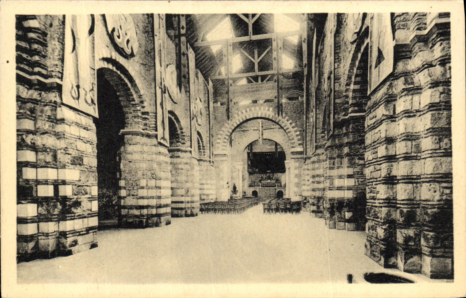 CPA St Philbert de Grand Lieu Eglise abbatiale carolingienne Interieur