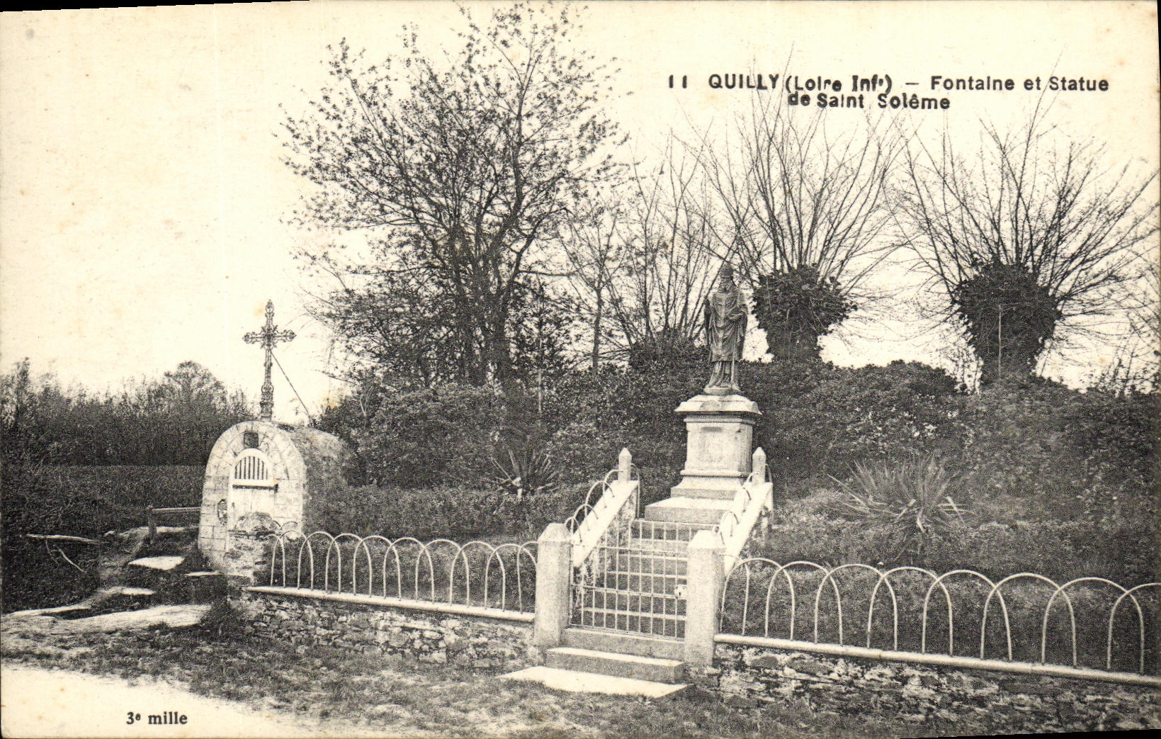 CPA Quilly Fontaine et statue de Saint Soleme 