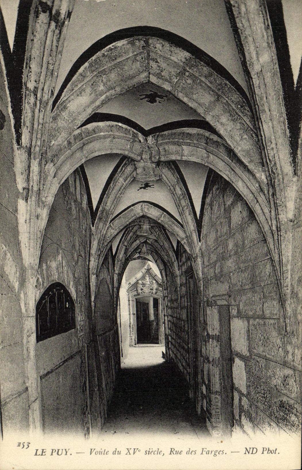 Le Puy — Voute du XVᵉ siècle, Rue des Farges — ND Pbot.