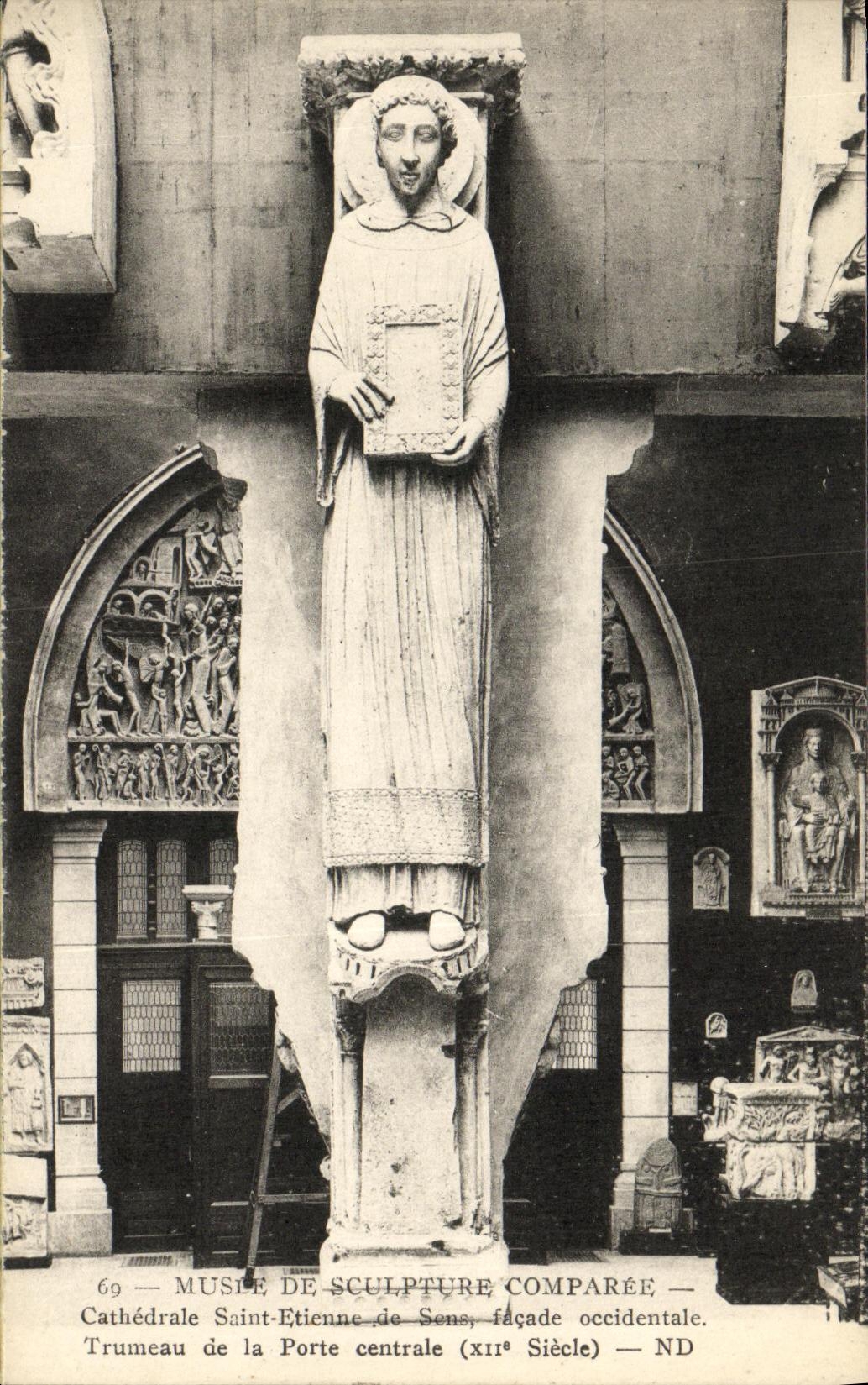 CPA Musne de Sculpture comparee Cathedrale Saint Etienne de Sens Facade occidentale Trumeau de la porte centrale 