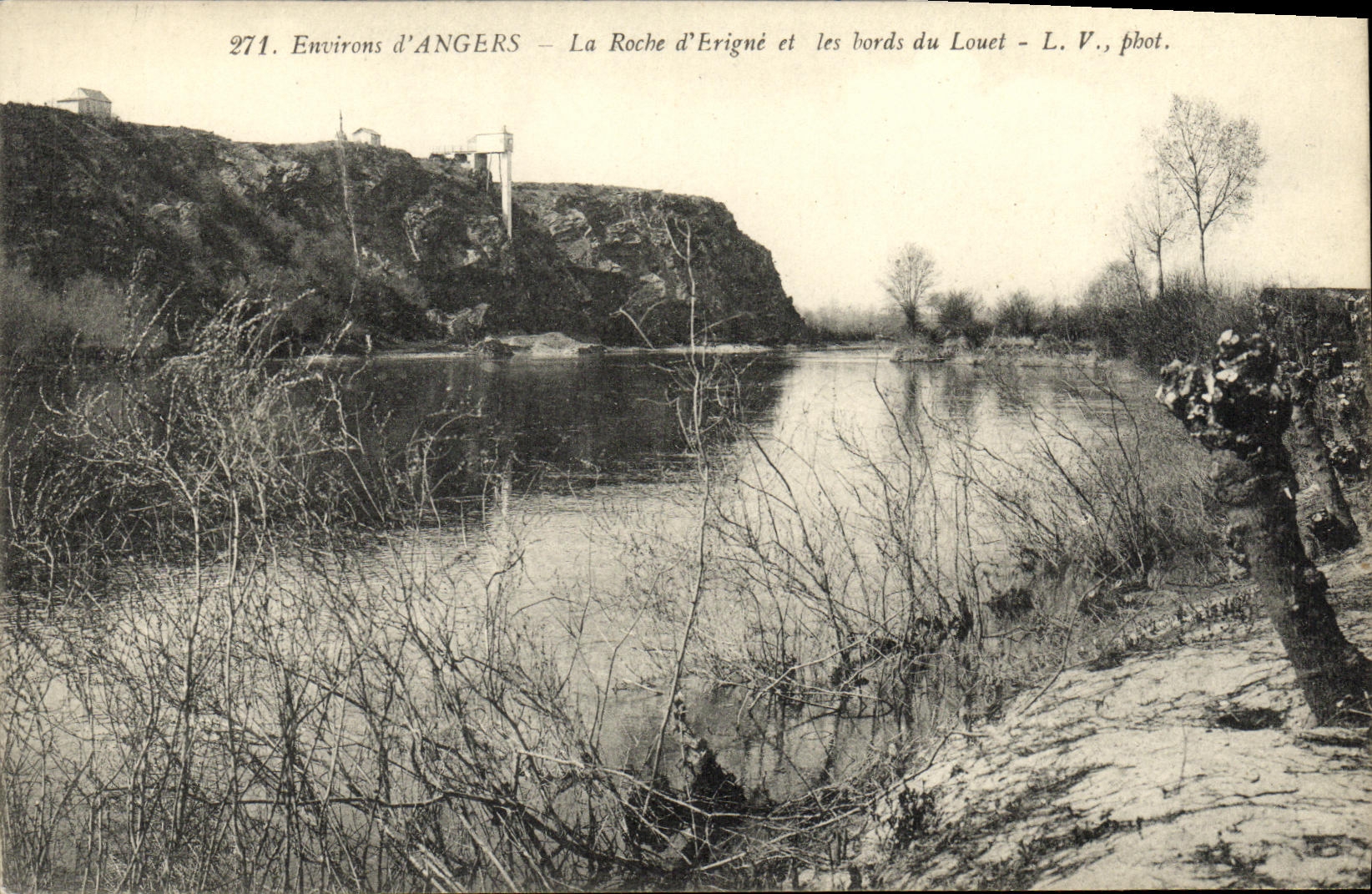 CPA Environs d Angers La Roche d Erigne et les bords du Louet