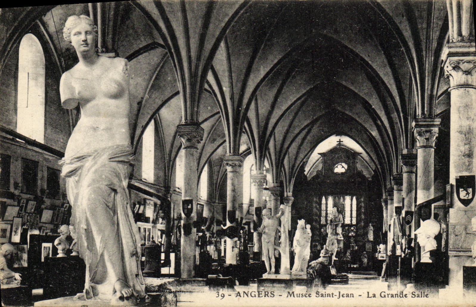 CPA Angers Musee Saint Jean La grande salle Venus de Milo