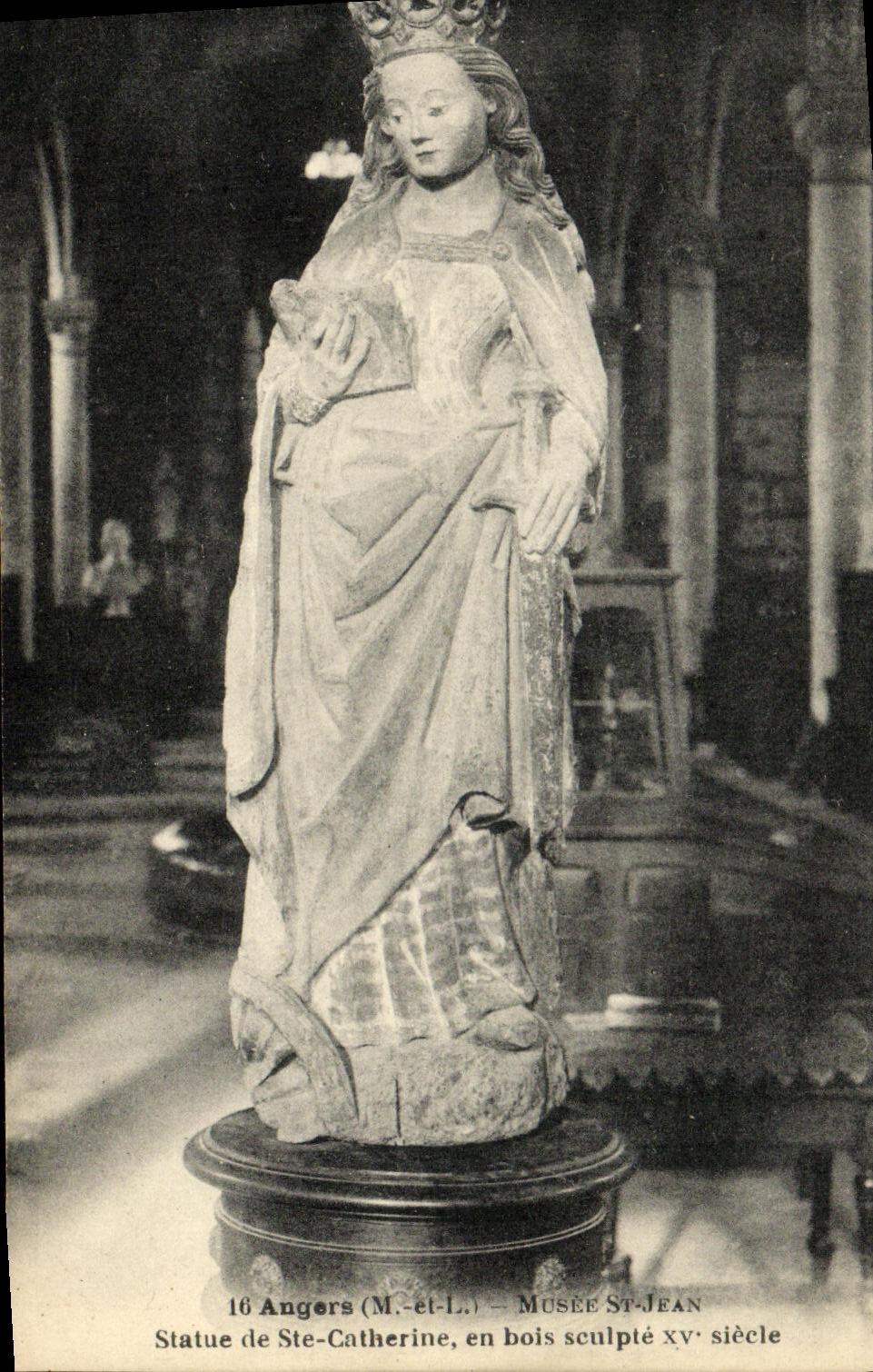 CPA Angers Musee St Jean Statue de Ste Catherine en bois sculpte