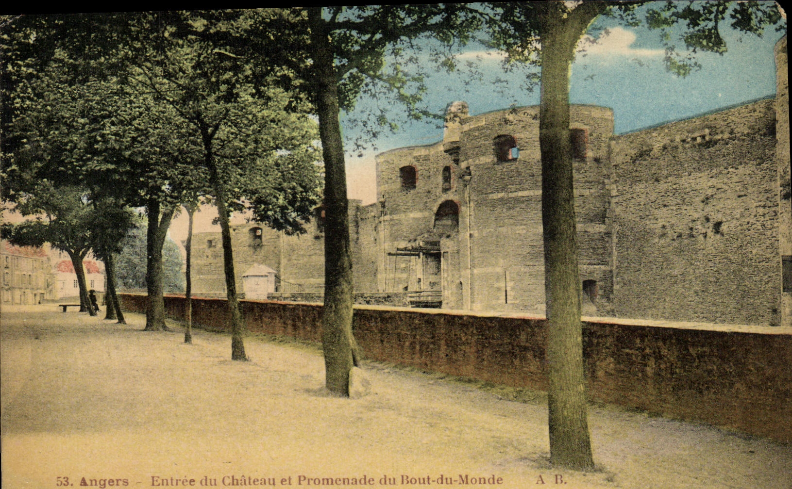 CPA Angers Entree du Chateau et Promenade du bout du monde