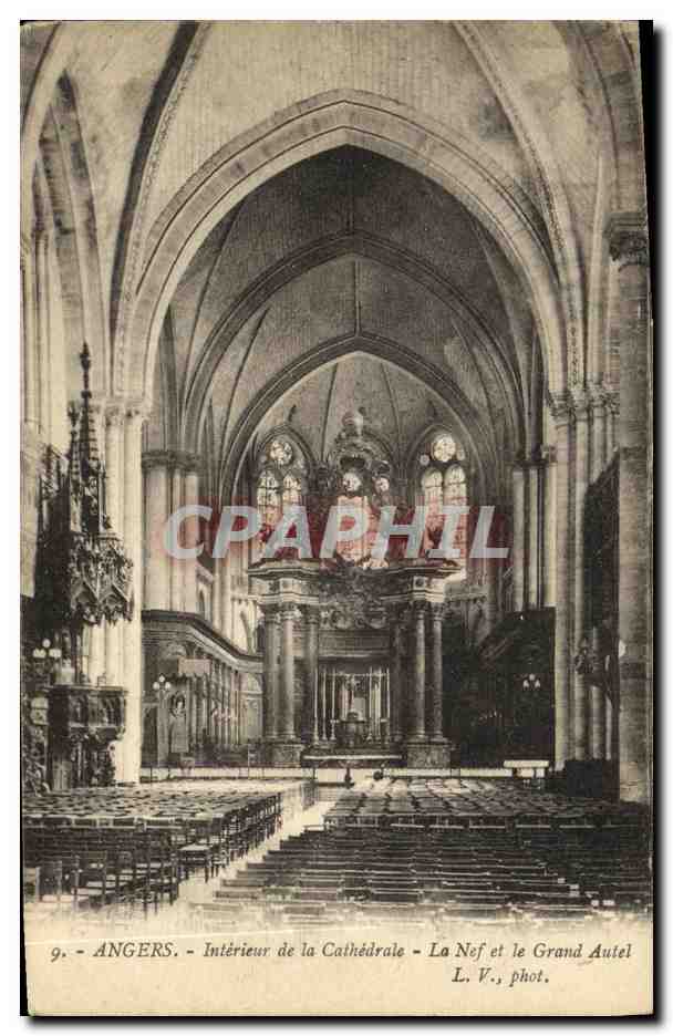 CPA Angers Interieur de la Cathedrale La Nef et le Grand Autel