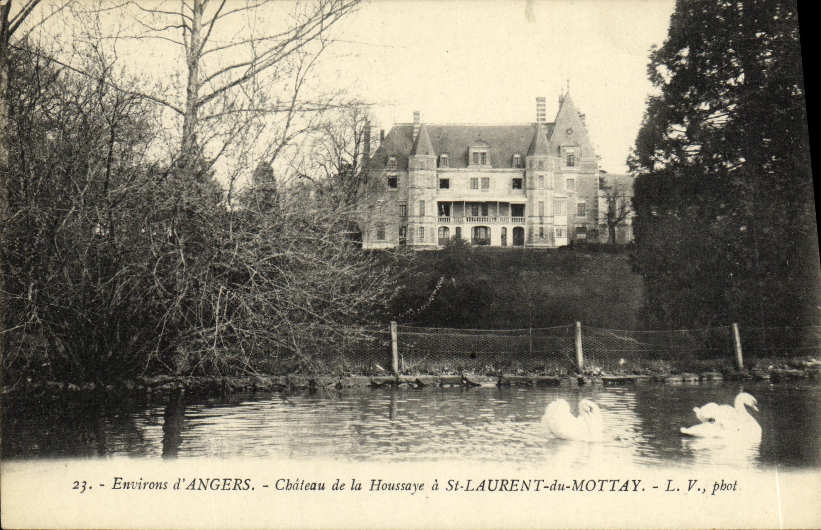 CPA Environs d Angers Chateau de la Houssaye a St Laurent du Mottay