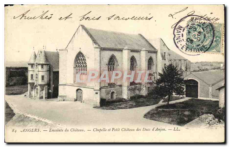 CPA Angers Enceinte du Chateau Chapelle et Pelit Chateau de Ducs d Anjou