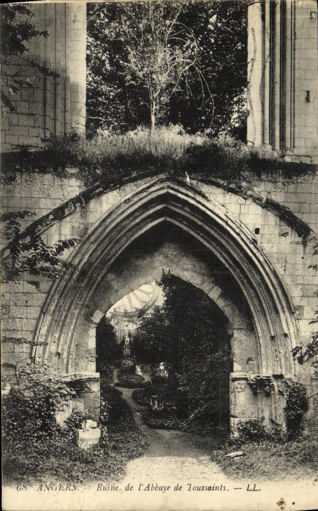 CPA Angers Ruine de l Abraye de Toussaints 