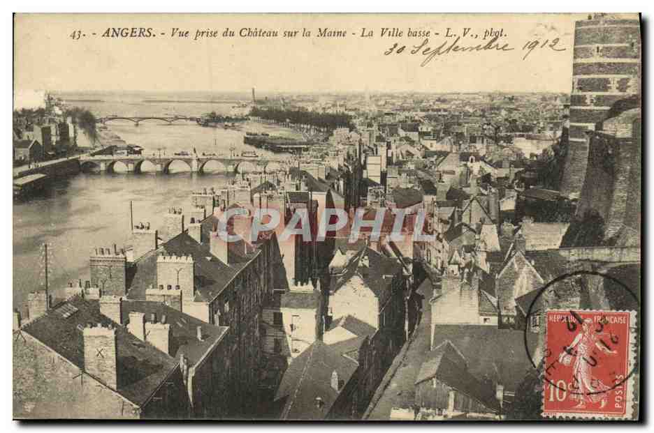 CPA Angers Vue prise du Chateau sur la Maine La Ville basse