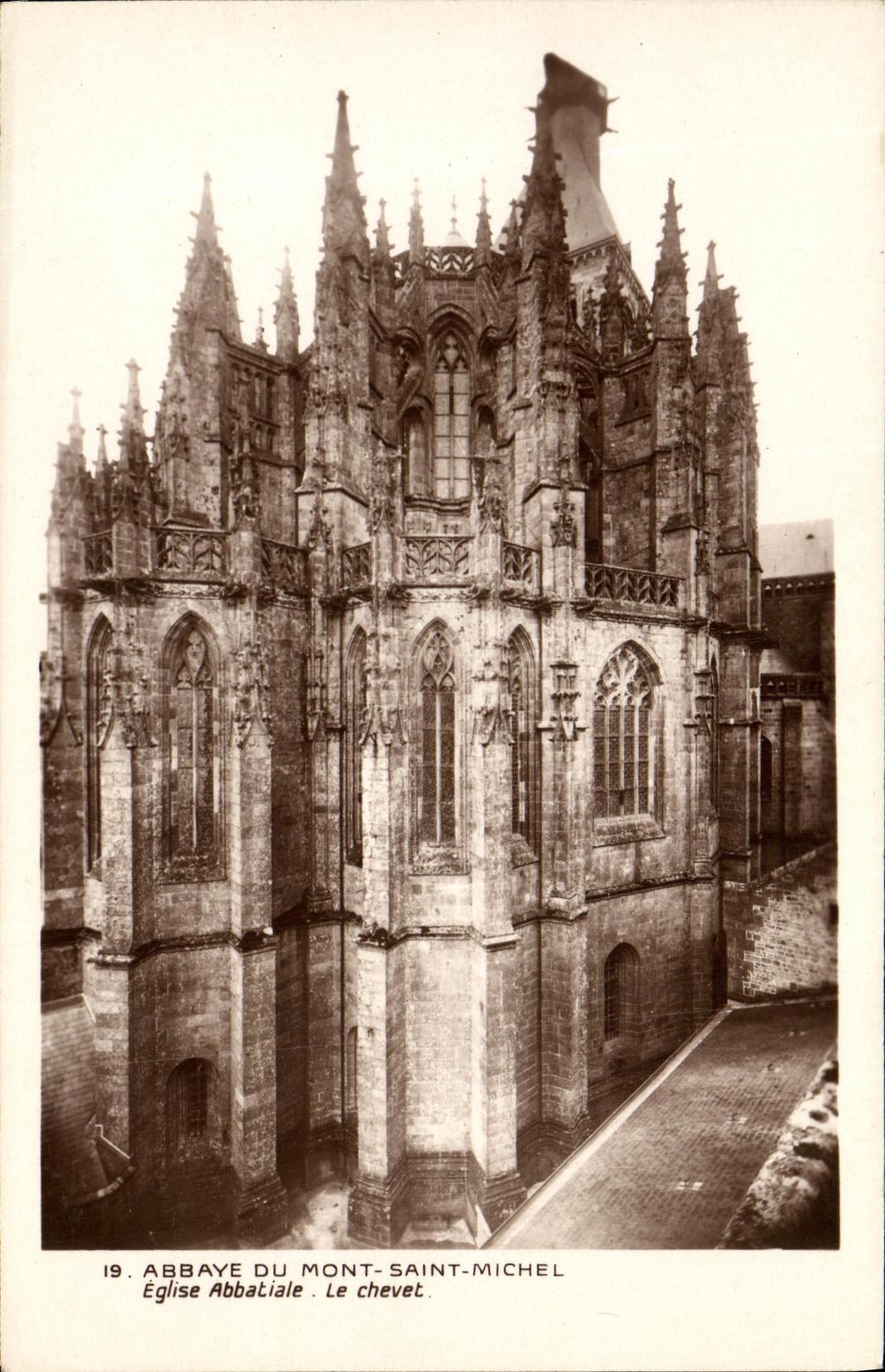 Abbaye du Mont-Saint-Michel — Église abbatiale, le chevet — Éditions des Monuments — Paris-8e