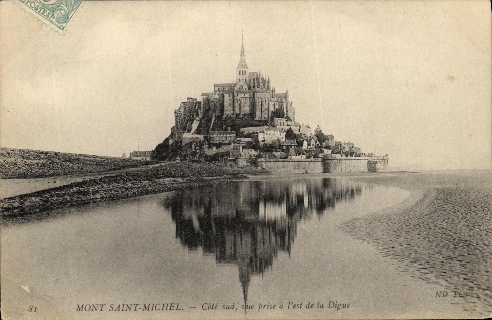 CPA Mont Saint Michel Cote Sud Vue prise a l est de la Digue