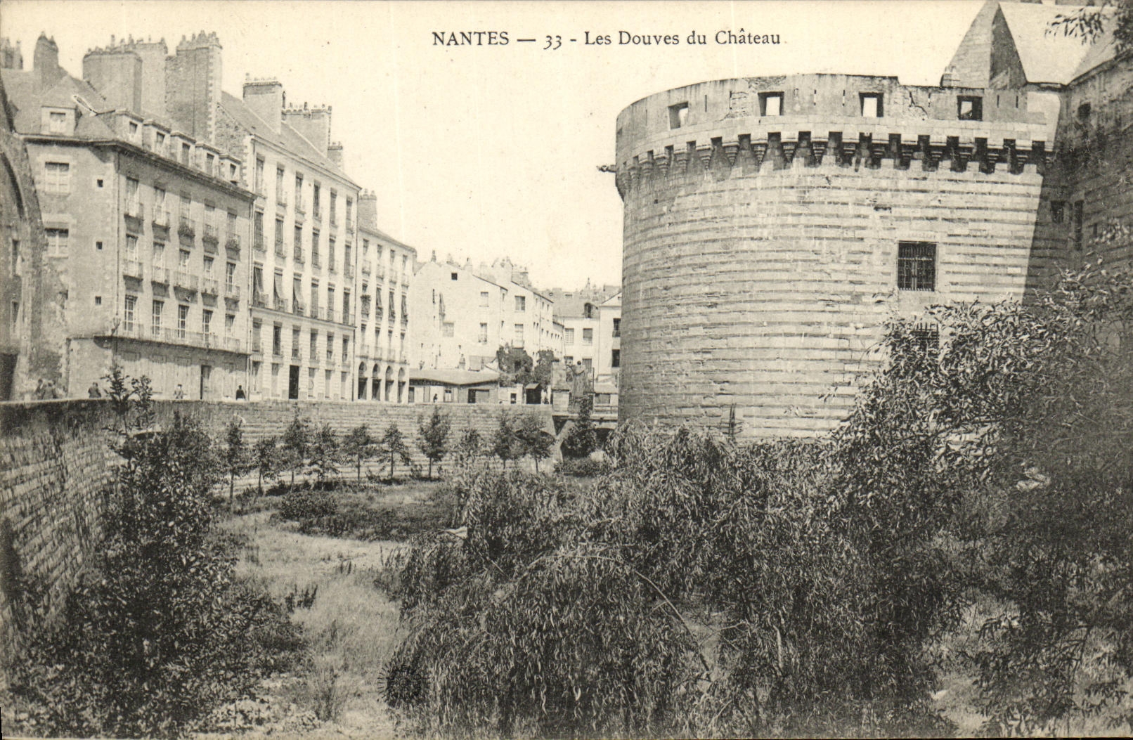 CPA Nantes Les Douves du Chateau