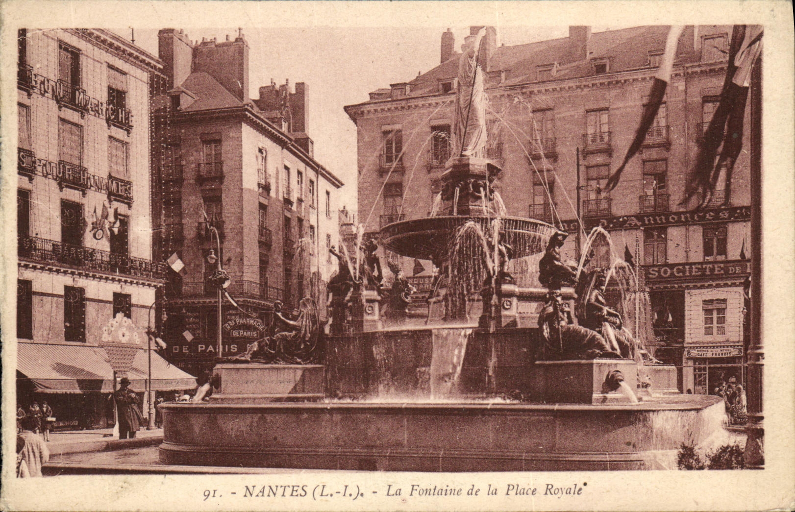 CPA Nantes La Fontaine de la Place Royale