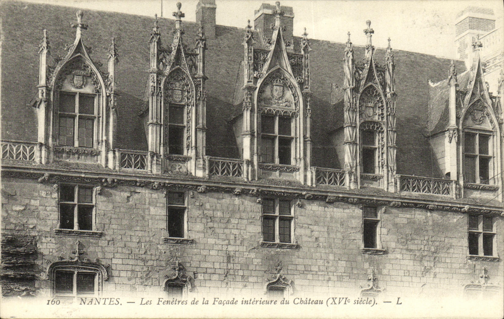 CPA Nantes Les Fenetres de la Facade interieure du Chateau